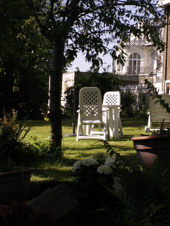 Thermen Hotel Pension Villa Holstein Бад Залцуфлен Екстериор снимка